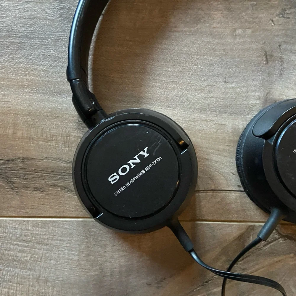 Sony MDRZX100 Headphones (Black)